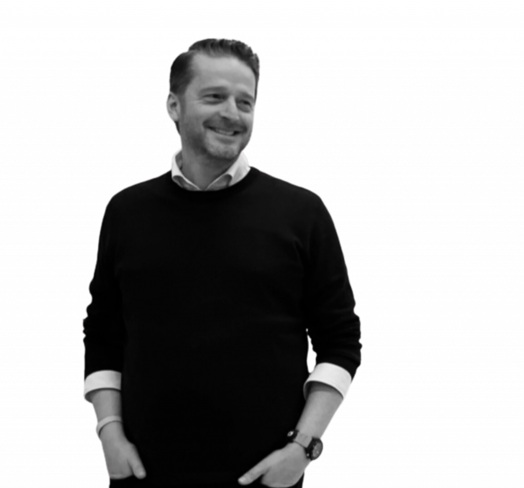 Bjorn Kiggen im Business-Outfit – international erfahrener Trainer und Coach für Resilienz.